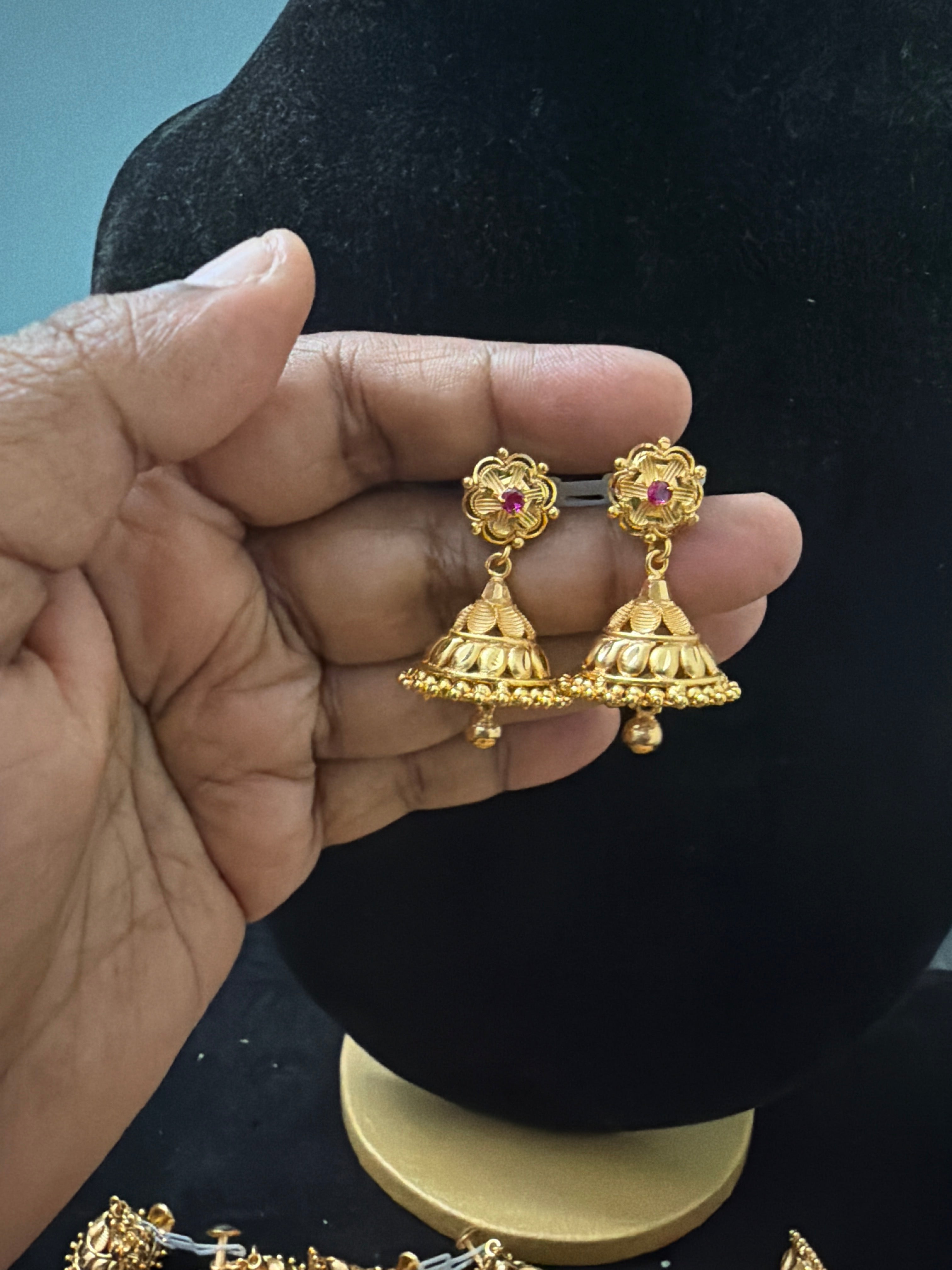 Impon jimikki with gold polish